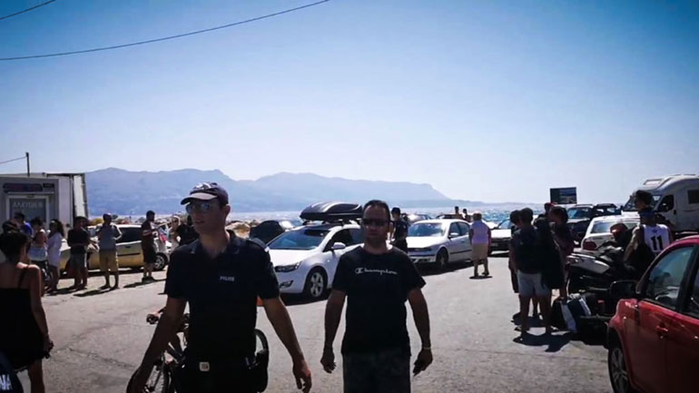 Ελαφόνησος: Αποχωρούν οι επισκέπτες από το νησί