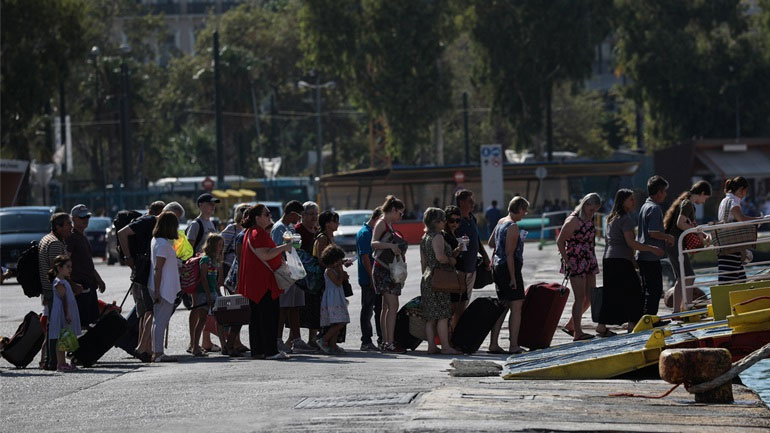 Σε ισχύ και σήμερα μέτρα του Λιμενικού για τη διευκόλυνση των επιβατών στα λιμάνια