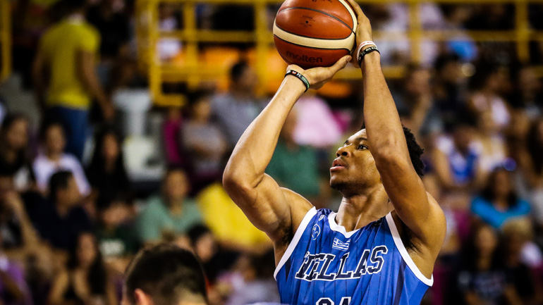 Σόου του Αντετοκούνμπο απέναντι στο Ιράν