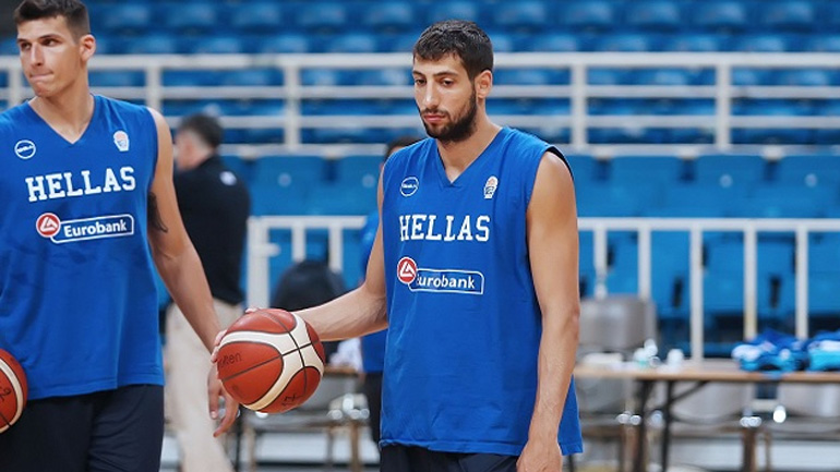 «Κόπηκε» ο Σαλούστρος – Συνεχίζει με 16 η Εθνική ομάδα