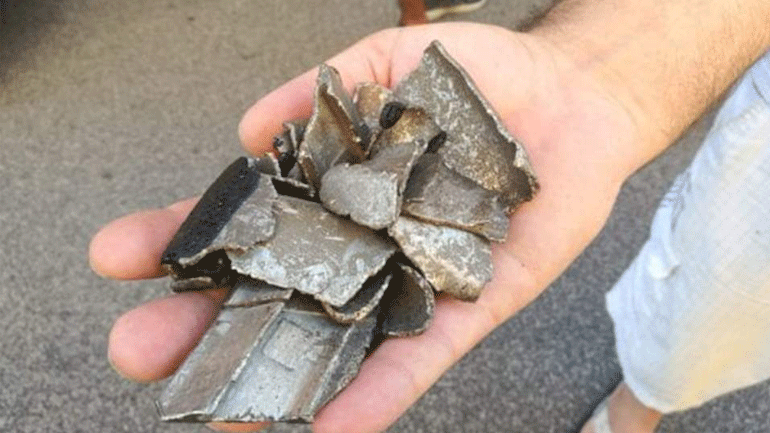 Κομμάτια αεροπλάνου έπεσαν σαν χαλάζι σε συνοικία της Ρώμης