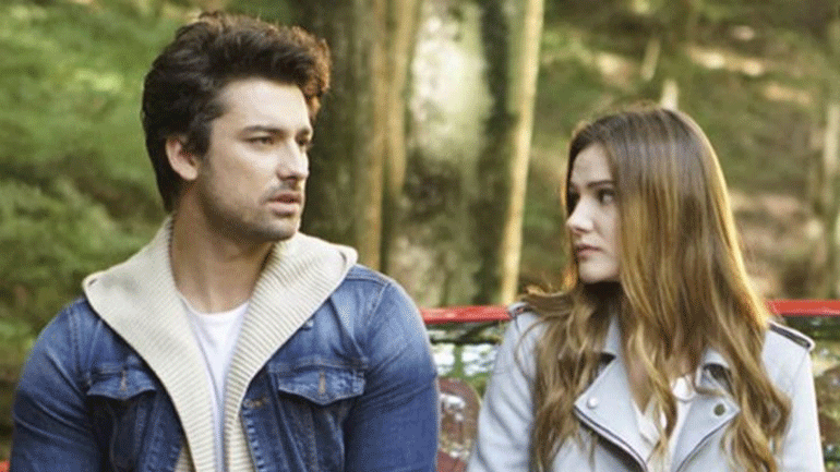 Κράτα μου το χέρι: Η Αζρά δεν θέλει να μείνει ούτε στιγμή μακριά από τον Μερτ