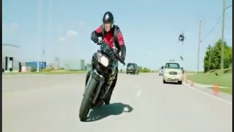 Μοτοσυκλέτα και Bollywood, το… τέλειο ζευγάρι