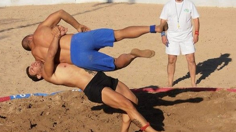 Πάλη στην άμμο: Χρυσό μετάλλιο ο Κουκλάρης, «ασημένιος» ο Τσακνάκης