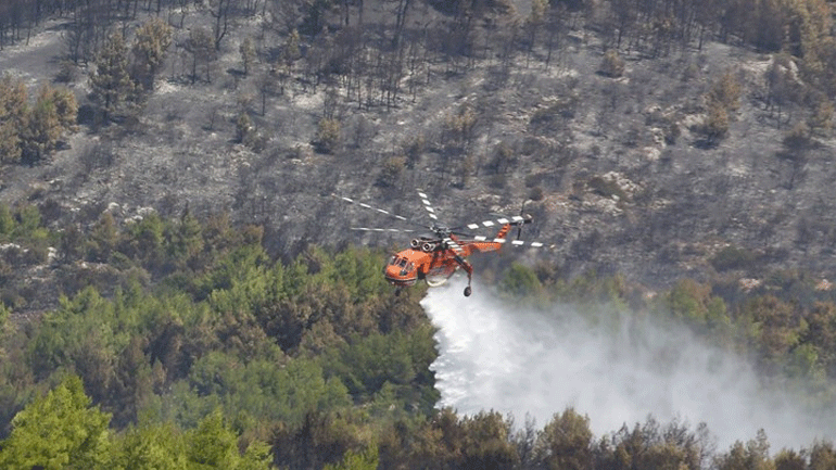 Πενήντα έξι φωτιές κατακαίουν τη χώρα