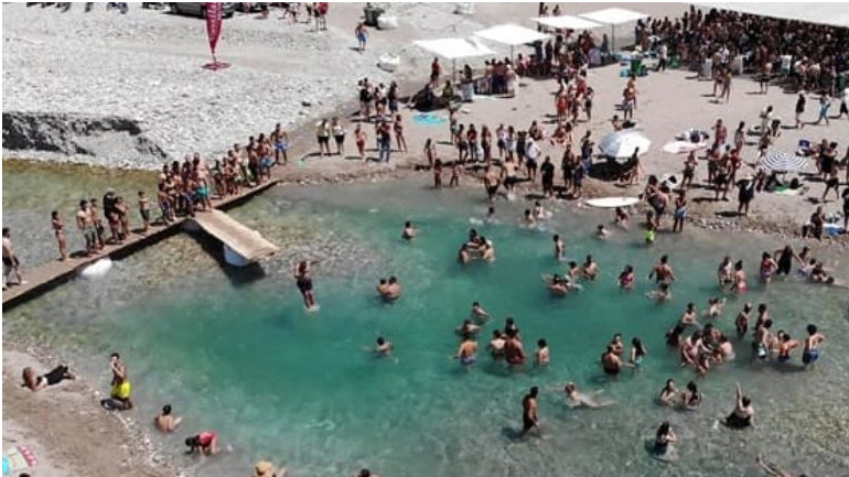 Ήπειρος: Συνωστισμός στις παραλίες του Αχελώου