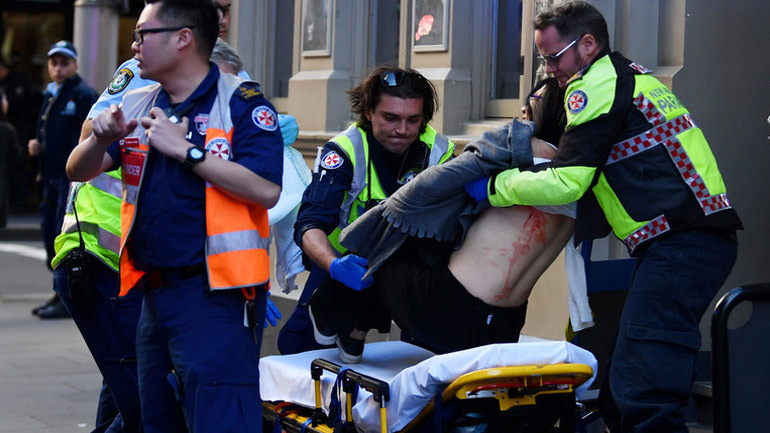 Άνδρας φωνάζοντας «Αλλάχου Άκμπαρ» μαχαίρωσε γυναίκα στο κέντρο του Σίδνεϊ 