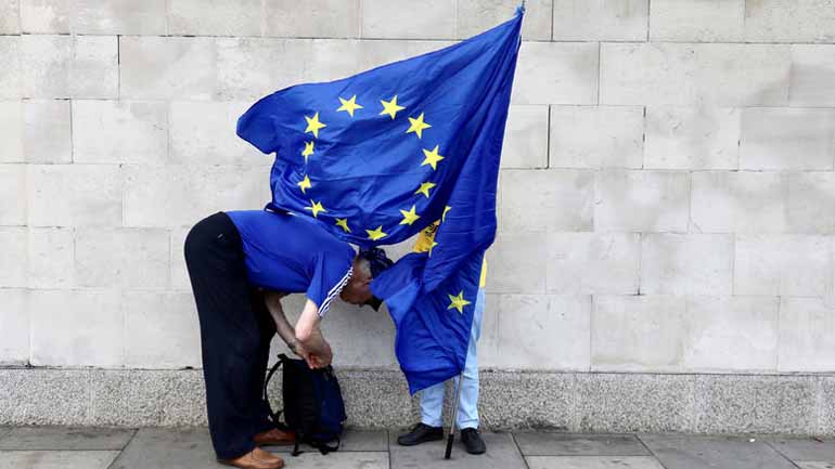 Το 54% των ψηφοφόρων στη Βρετανία τάσσεται υπέρ της αποχώρησης από την ΕΕ «πάση θυσία» 