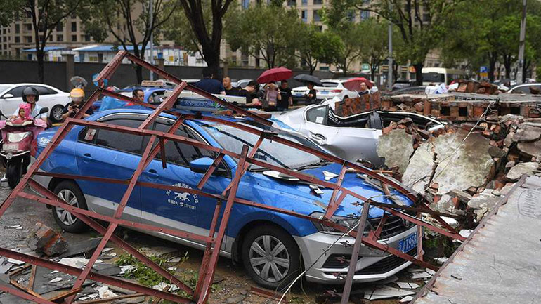 Δεκάδες νεκροί και αγνοούμενοι από τον τυφώνα Λεκίμα στην Κίνα Δεκάδες νεκροί και αγνοούμενοι από τον τυφώνα Λεκίμα στην Κίνα