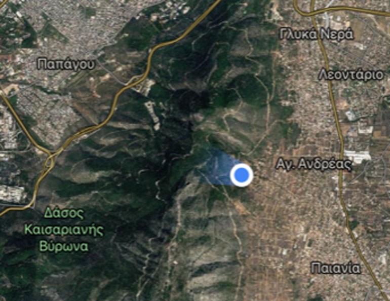 Το σημείο όπου ξεκίνησε η φωτιά. Σε μια μεγάλη περίμετρο γύρω από αυτό, προς τον ορεινό όγκο, τα πάντα έχουν γίνει στάχτη και απεικονίζεται στις φωτογραφίες που ακολουθούν