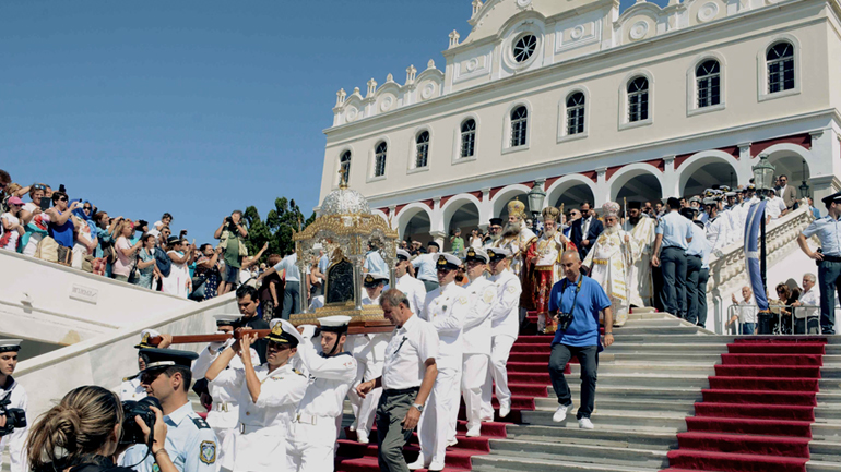 Οι Έλληνες γιορτάζουν την Κοίμηση της Θεοτόκου