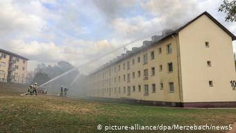  Συχνά τα καταλύματα προσφύγων μπαίνουν στο στόχαστρο ρατσιστικών εμπρηστικών επιθέσεων.