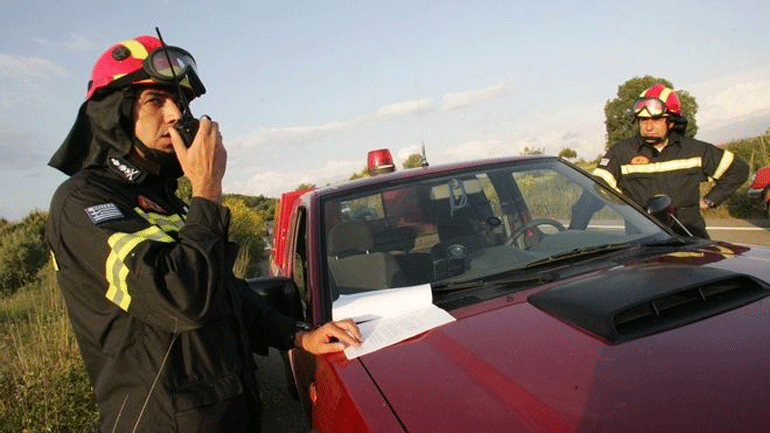 Πύργος: Συμπλοκή πυροσβεστών με φερόμενο εμπρηστή – Τους επιτέθηκε με μανία και προκάλεσε τροχαίο