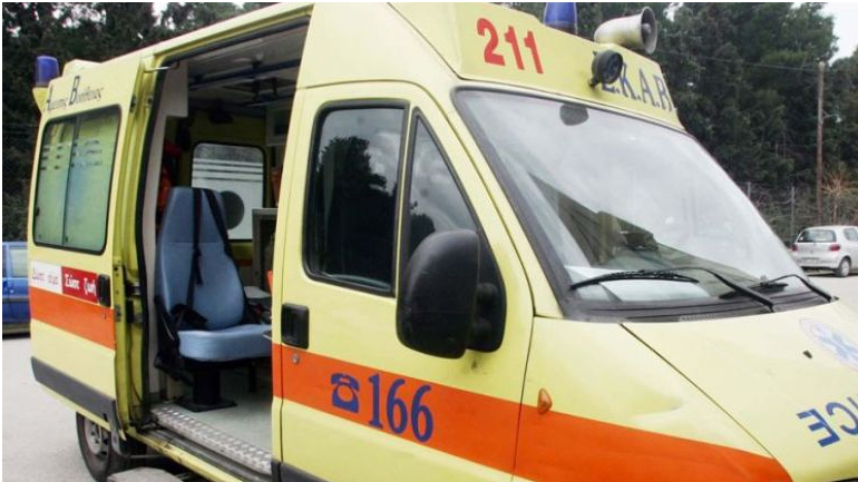 Όχημα έπεσε σε γκρεμό στη Σαντορίνη – Δυο τραυματίες