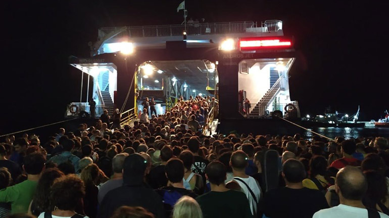 Ένταση στο λιμάνι της Σαμοθράκης με απελπισμένους, αποκλεισμένους τουρίστες