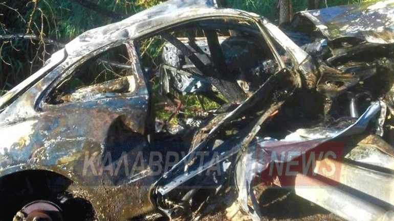 Τροχαίο στα Καλάβρυτα: Εξερράγη το αυτοκίνητο – Σώος ο οδηγός