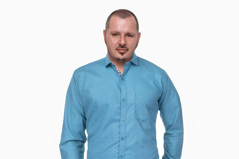 Ο συγγραφέας του βιβλίου "Αντιστάρ", Γιάννης Βίτσας