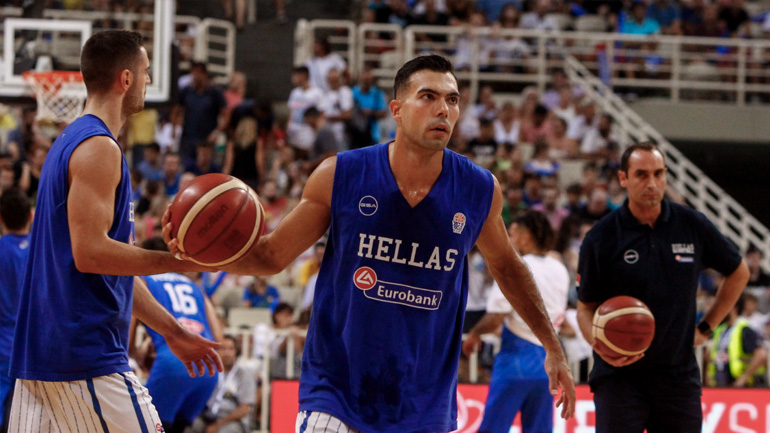 Απρόοπτο με τον Σλούκα στην Εθνική – Tραυματίστηκε στο παιχνίδι με την Ιταλία