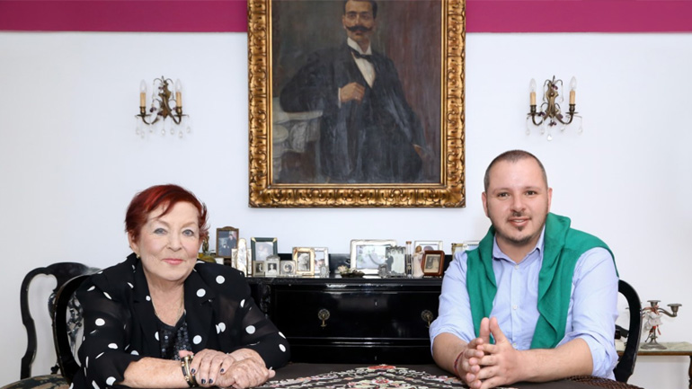 «Η αντιστάρ» ταξιδεύει στην Ελλάδα