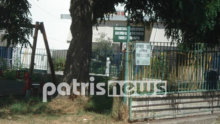 Αμαλιάδα: Κατέρρευσε μεταλλική πόρτα παιδικής χαράς