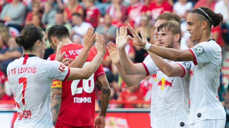 Γερμανία: «Χόρευε» στη βροχή η Λειψία, 4-0 την Ουνιόν Βερολίνου