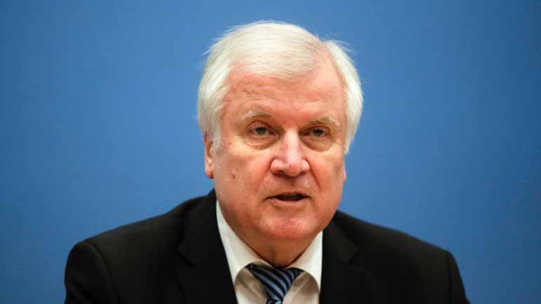 Γερμανία: Για τον υπουργό Εσωτερικών αν ένας πρόσφυγας επισκέπτεται την πατρίδα του πρέπει να απελαύνεται αμέσως