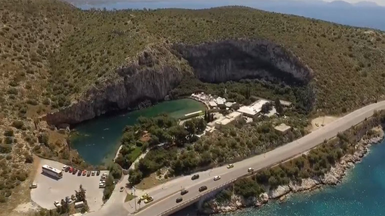 Η λίμνη της Βουλιαγμένης από ψηλά, όπως δεν την έχετε ξαναδεί