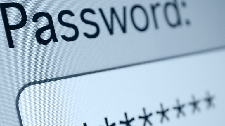 Έδωσε τους κωδικούς του υπολογιστή και της άδειασαν το λογαριασμό