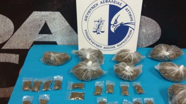Τέσσερις συλλήψεις στα Εξάρχεια για κατοχή και διακίνηση ναρκωτικών