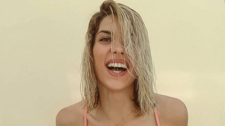 Μαντώ Γαστεράτου: Ποζάρει με μαγιό στον 5ο μήνα της εγκυμοσύνης της!