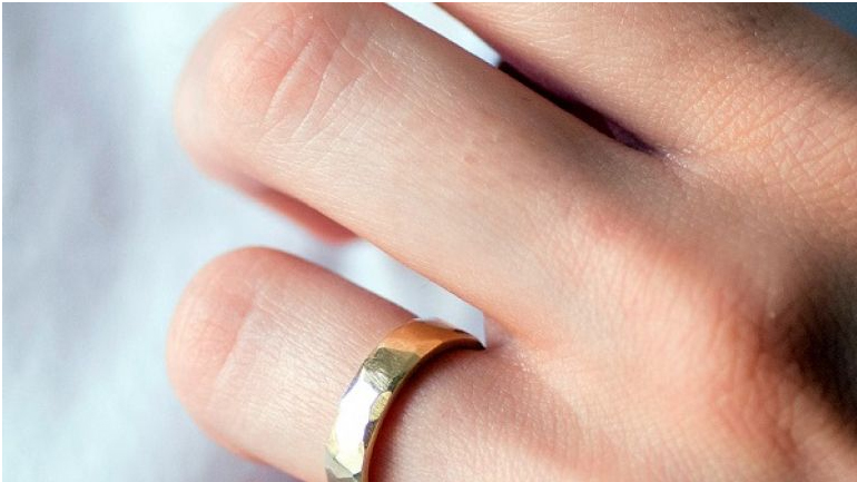 Έχασε τη βέρα του στο βυθό των Κυθήρων και την ξαναβρήκε χάρη στο Facebook