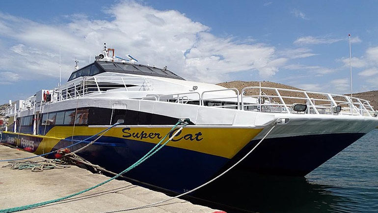 Ακινητοποιήθηκε στο λιμάνι της Μήλου εξαιτίας μηχανικής βλάβης το Supercat με 214 επιβάτες
