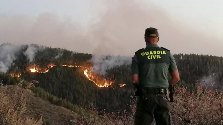 Σε “περιβαλλοντική τραγωδία” εξελίσσεται η φωτιά στο Γκραν Κανάρια
