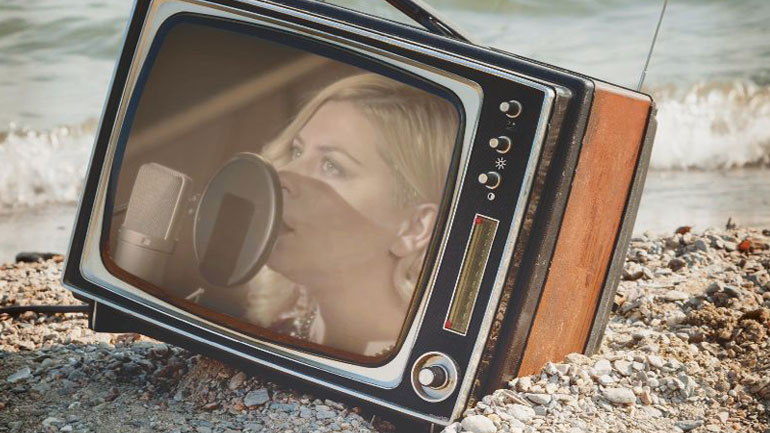 «Σαν θερινό σινεμά» με την Τέτη Κασιώνη  στο café του Νομισματικού Μουσείου