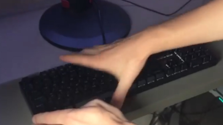 Εσύ τι βρίσκεις όταν καθαρίζεις το πληκτρολόγιό σου;