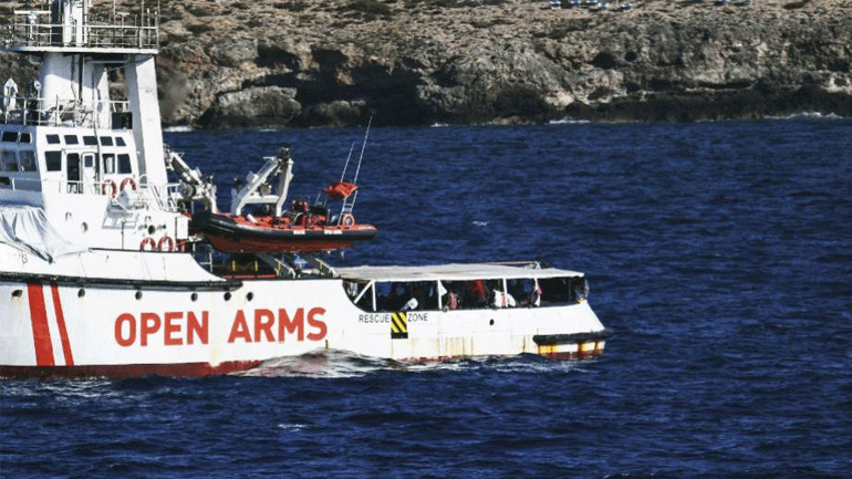 Ιταλία: Εισαγγελείς διέταξαν την άμεση αποβίβαση των μεταναστών του Open Arms στη Λαμπεντούζα