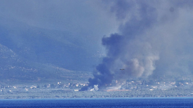 Μεγάλη πυρκαγιά στο Άστρος Κυνουρίας – Οι πυκνοί καπνοί φαίνονται από το Ναύπλιο