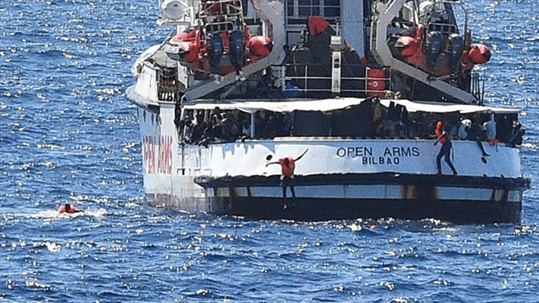 Ισπανία: Πολεμικό πλοίο θα παραλάβει τους μετανάστες από το Open Arms