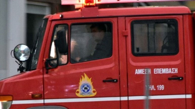 Πυρκαγιά σε σκάφος στη Γλυφάδα -Άμεση κινητοποίηση της Πυροσβεστικής