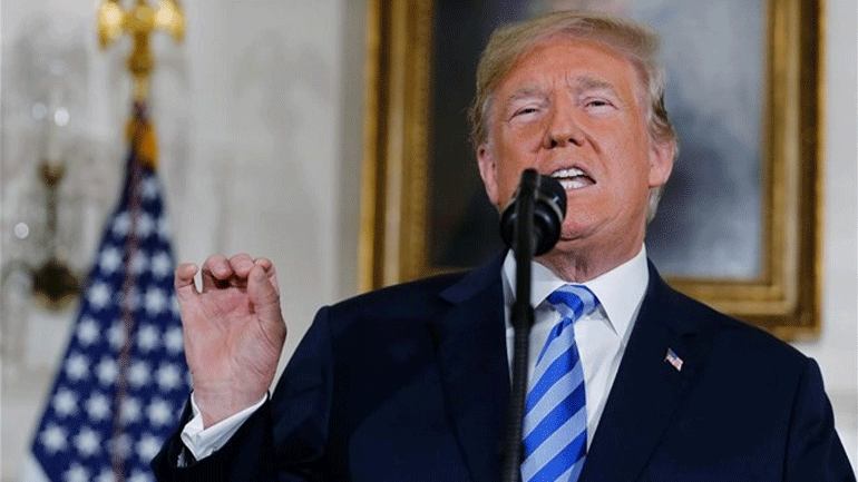 Τα «παραθυράκια» στη νομοθεσία περί οπλοκατοχής θέλει να κλείσει ο Τραμπ