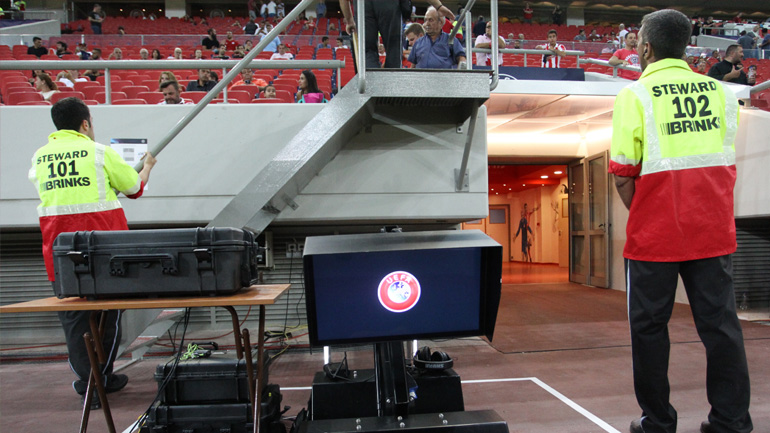 Με VΑR διεξάγεται το αποψινό ματς