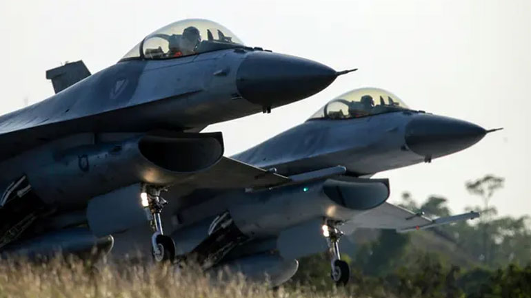 Το Πεκίνο απειλεί με κυρώσεις αμερικανικές εταιρείες έπειτα από την πώληση F-16 στην Ταϊβάν