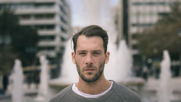 «Το Φινιστρίνι» με τον Αντίνοο Αλμπάνη για δεύτερη χρονιά στο Από Μηχανής Θέατρο