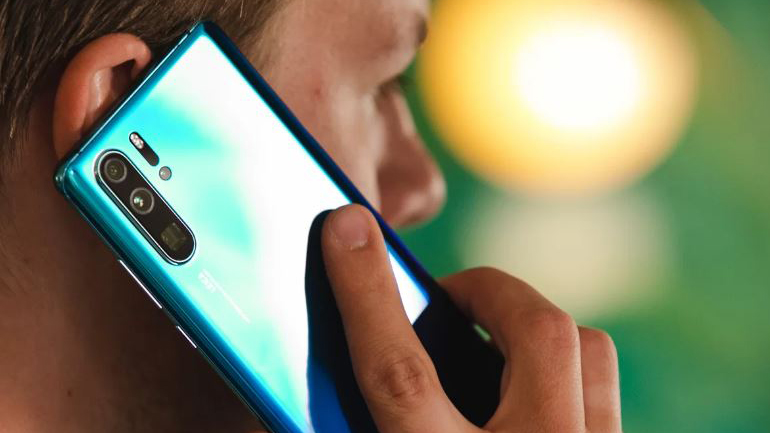 Γρατζουνιές στην οθόνη, αδυναμία μπαταρίας, ζημιά από νερό μετά τις καλοκαιρινές διακοπές;