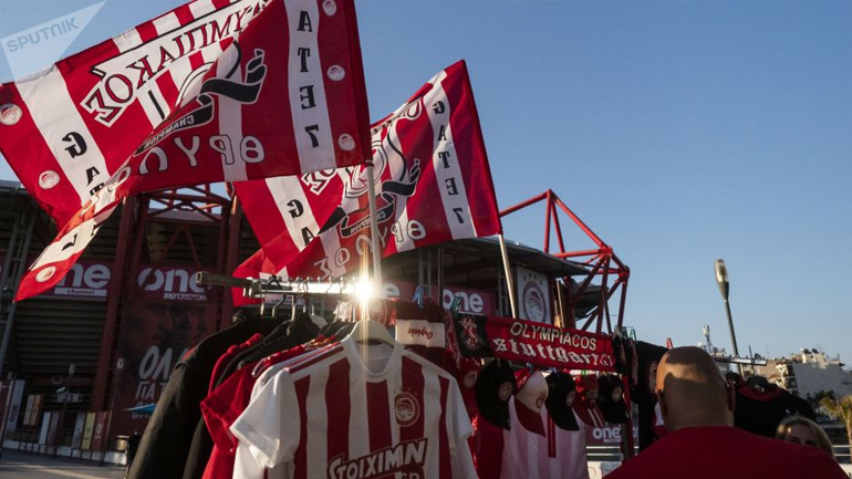 Επίθεση οπαδών του Ολυμπιακού σε τηλεοπτικό συνεργείο- Τραυματίστηκε ο παραγωγός