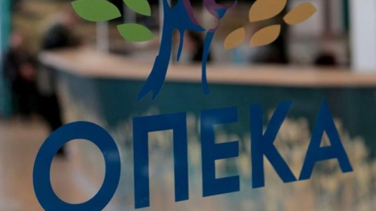 ΟΠΕΚΑ: Πότε καταβάλλονται επιδόματα και παροχές