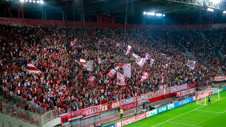 Στο πλευρό του Ολυμπιακού βρίσκονται όπως πάντα οι φίλαθλοι του