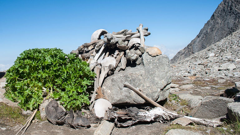 Μυστήριο: Βρέθηκαν και σκελετοί ανθρώπων από την Ελλάδα σε λίμνη των Ιμαλαΐων