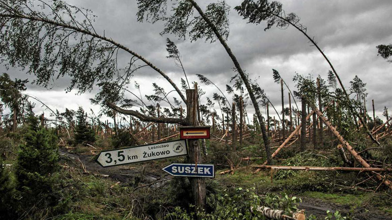 Νεκροί και τραυματίες από καταιγίδα στη νότια Πολωνία