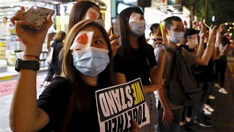 Χονγκ Κονγκ: Διαδηλωτές σχημάτισαν ανθρώπινη αλυσίδα υπέρ της Δημοκρατίας